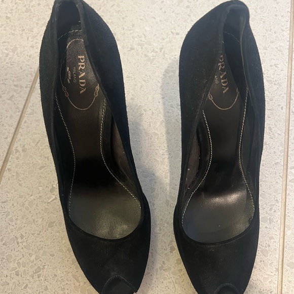 PRADA PUMPS- as seen in The Devil Wears Prada in Meryl Streeps character - Picture 2 of 5